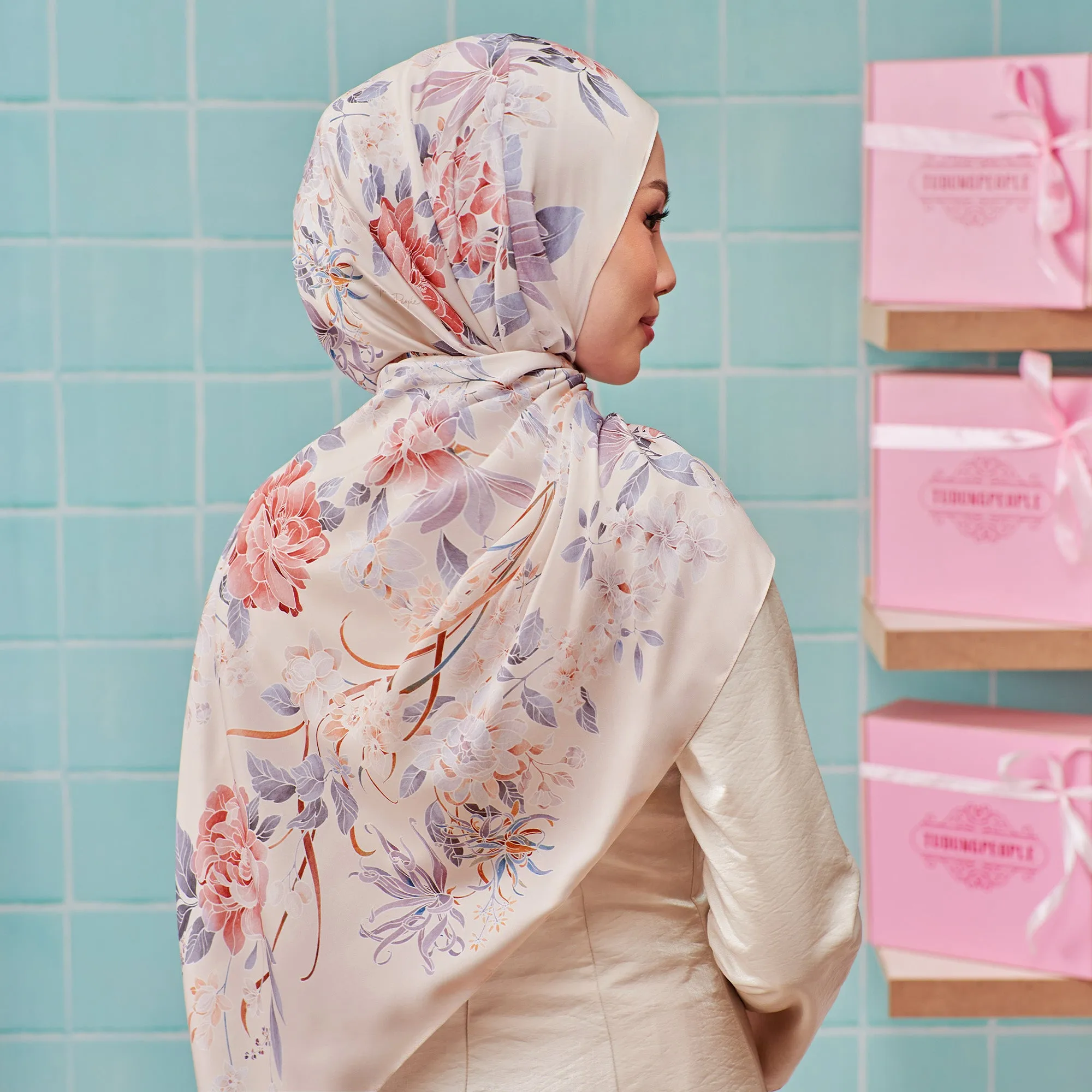 LE Batik Floral in Cream