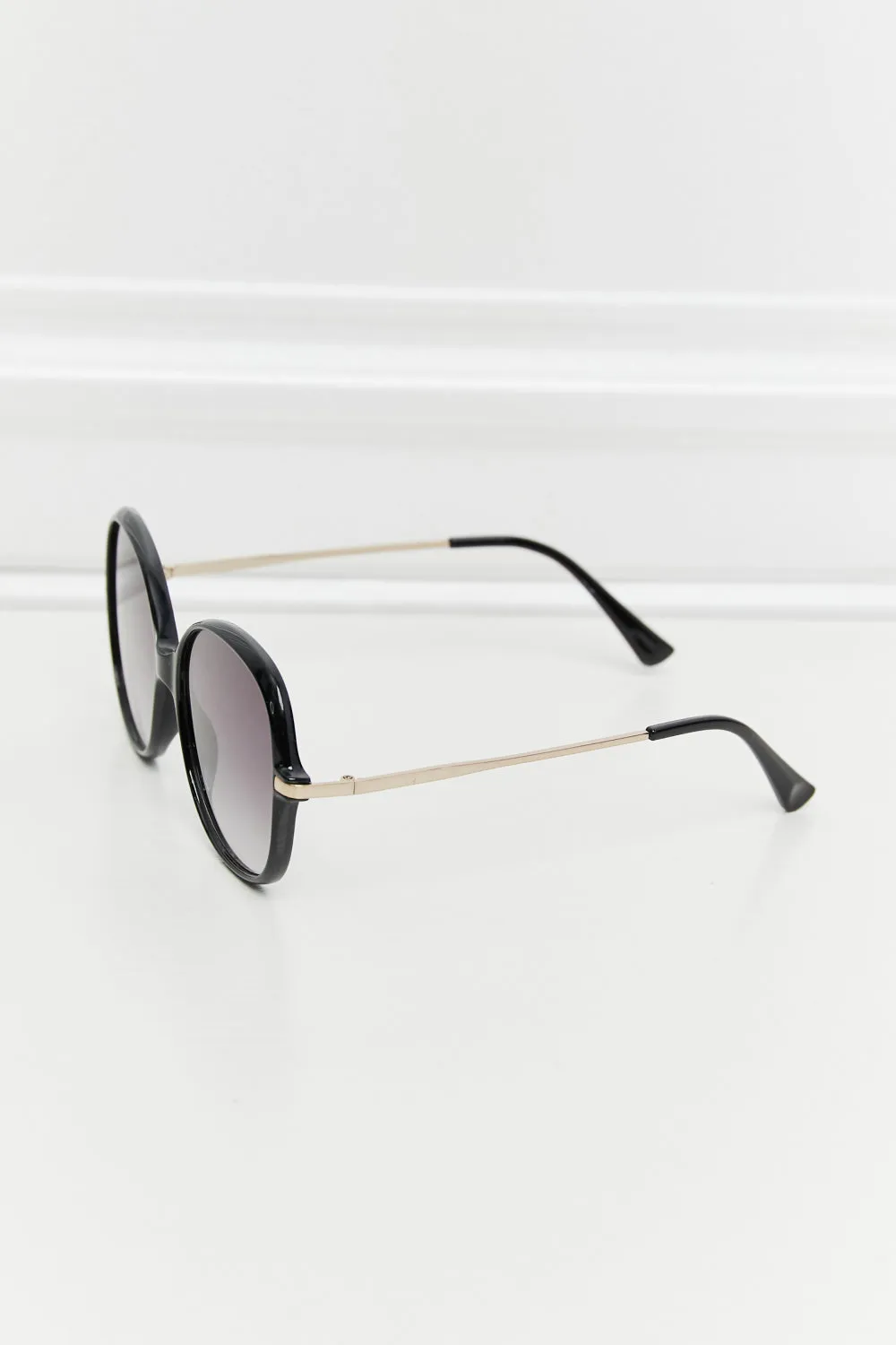 Metal-Plastic Hybrid Full Rim Sunglasses - 2 colors