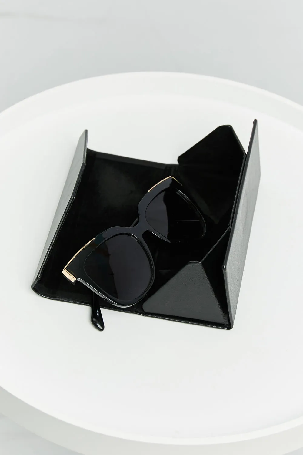 Metal-Plastic Hybrid Full Rim Sunglasses - 2 colors